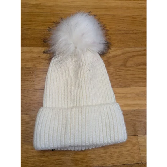 Norla Canada White Knit Beanie NWT with Pom Pom, One Size Alpaca - Picture 1 of 6
